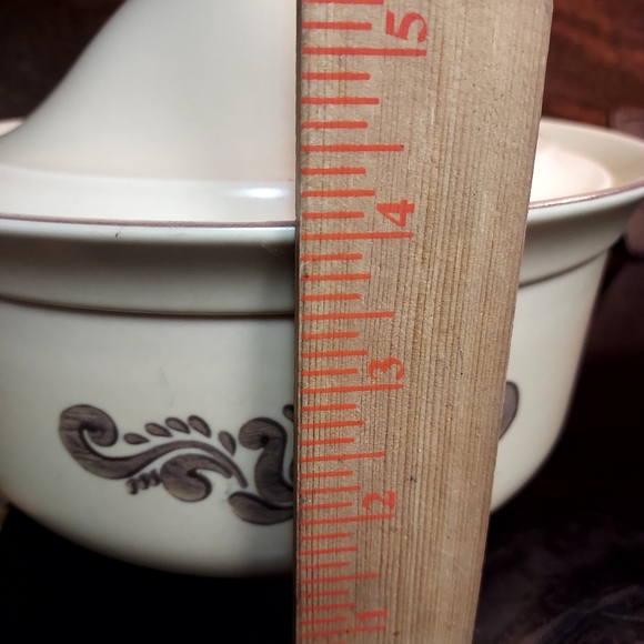 Pfaltzgraff Cover Caserole Copyright USA. - Picture 6 of 8